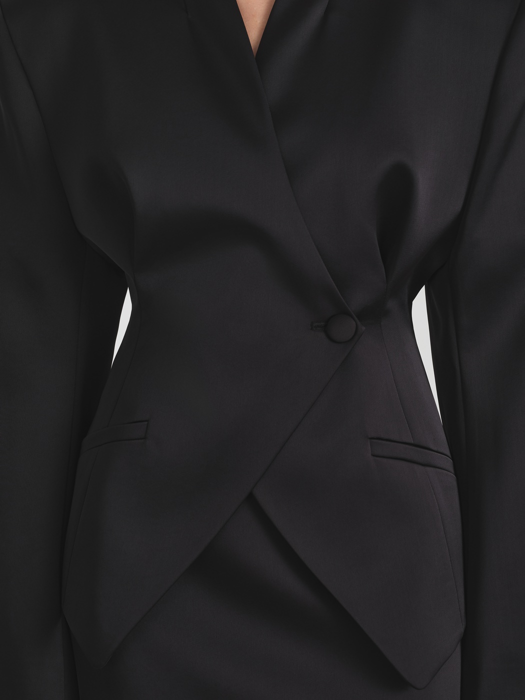 Жакет приталенный атласный