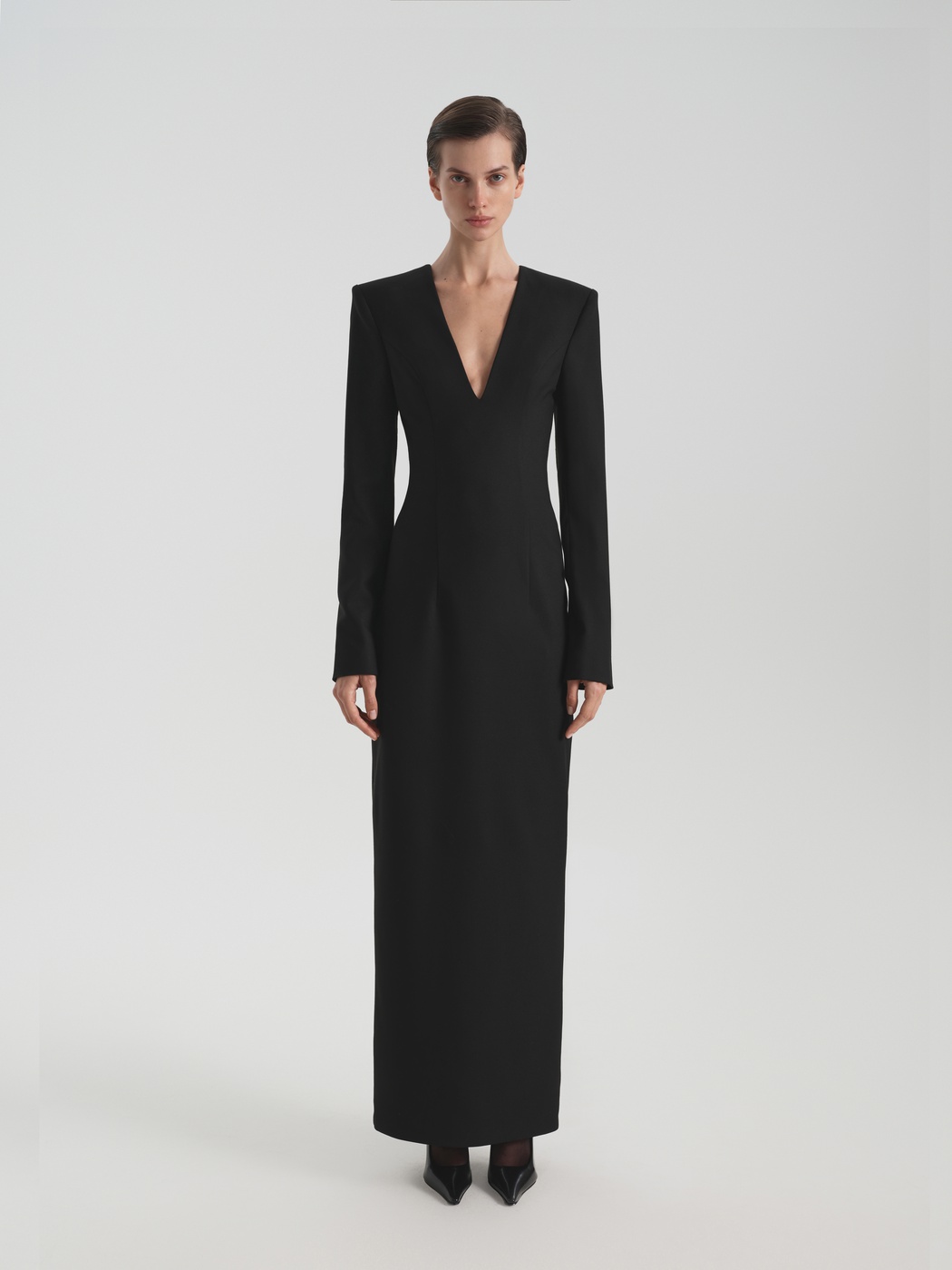 Платье макси с глубоким V-вырезом