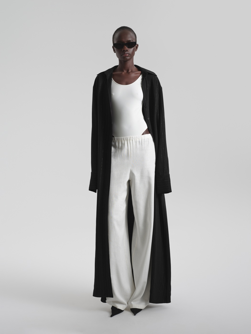 Wide leg trousers on a narrow linen belt